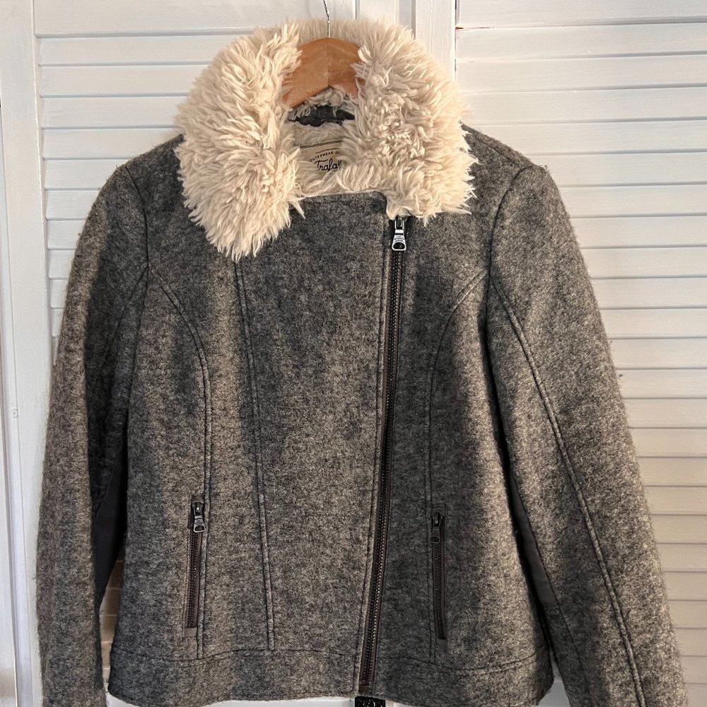 Zara Outerwear Trafaluc  Grey Jacket   AUS 10 Faux Sheepskin Collar - Picture 3 of 15